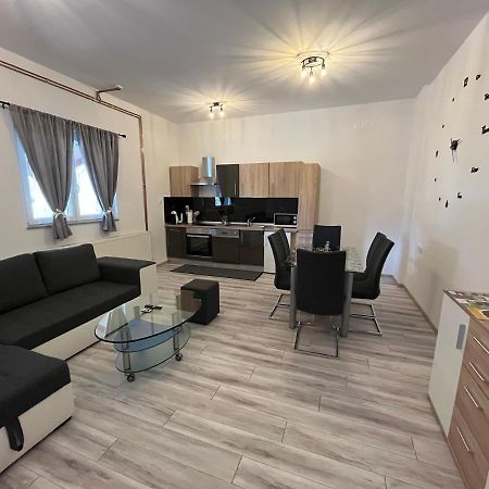 Apartment Tilia Otocsán Kültér fotó