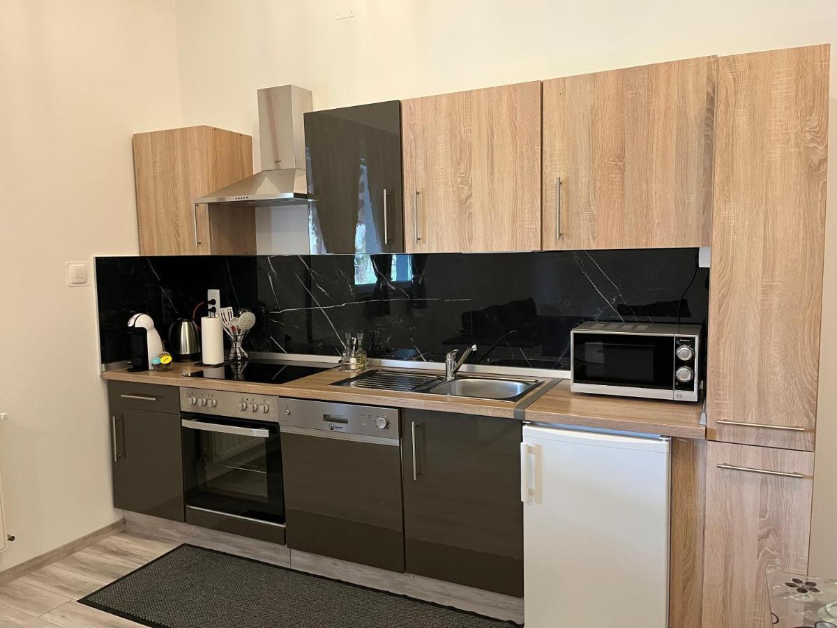 Apartment Tilia Otocsán Kültér fotó