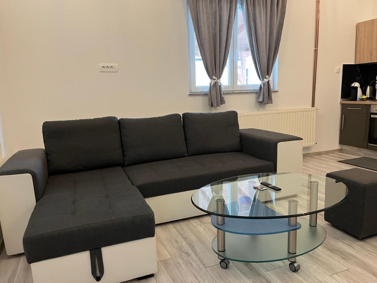 Apartment Tilia Otocsán Kültér fotó