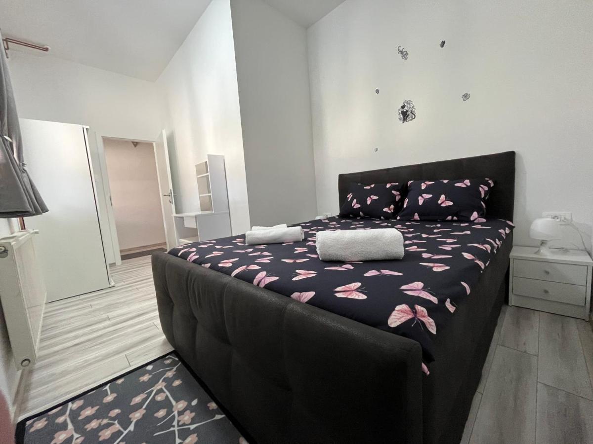 Apartment Tilia Otocsán Kültér fotó